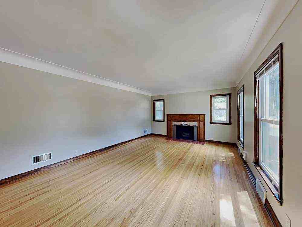 2241 E 42nd St - Photo 3 of 8