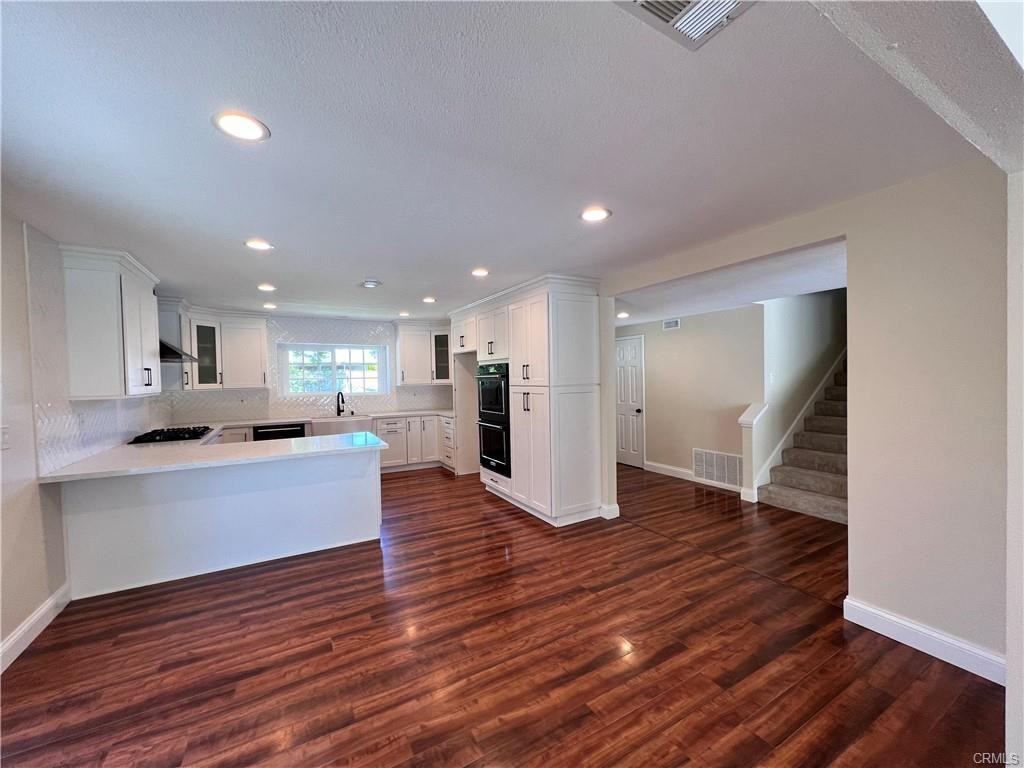 25025 Mackenzie St - Photo 2 of 8