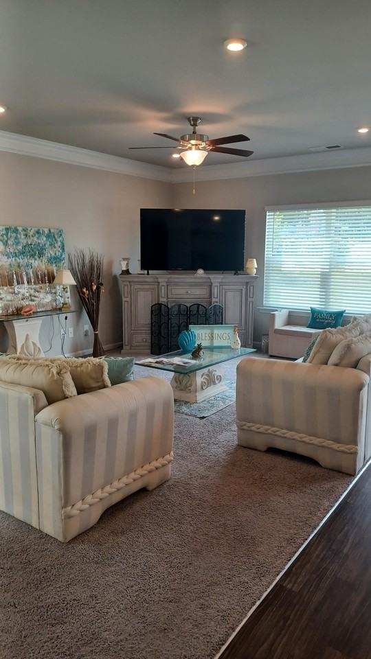 Hastings Manor Ln - Photo 4 of 11