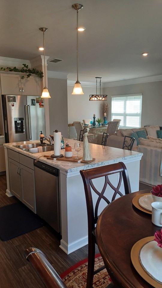 Hastings Manor Ln - Photo 6 of 11