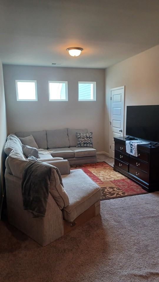 Hastings Manor Ln - Photo 7 of 11