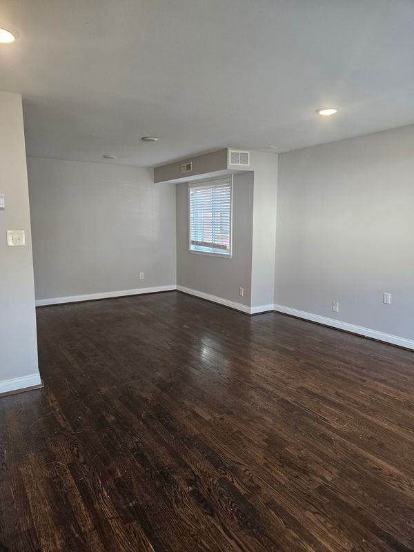 1231 Laidlaw Ave - Photo 5 of 8