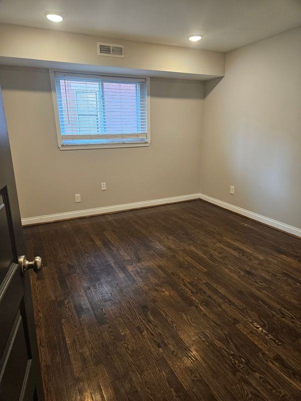 1231 Laidlaw Ave - Photo 6 of 8