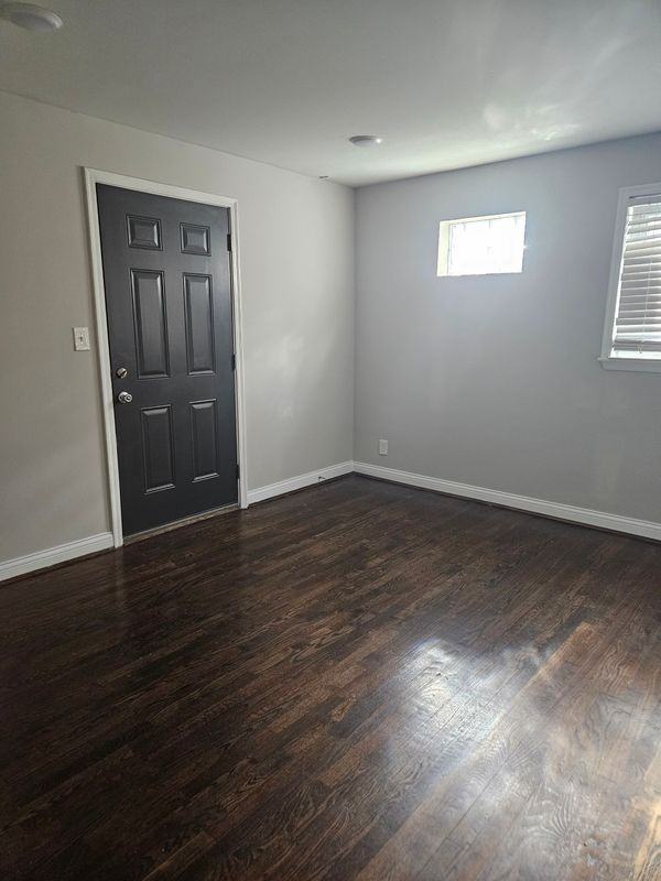 1231 Laidlaw Ave - Photo 7 of 8