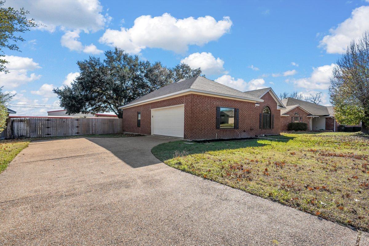 1057 Dane Dr - Photo 2 of 22