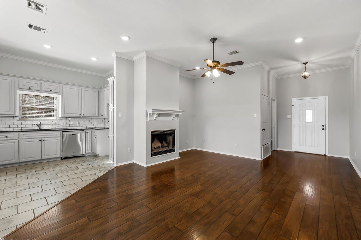 1057 Dane Dr - Photo 3 of 22