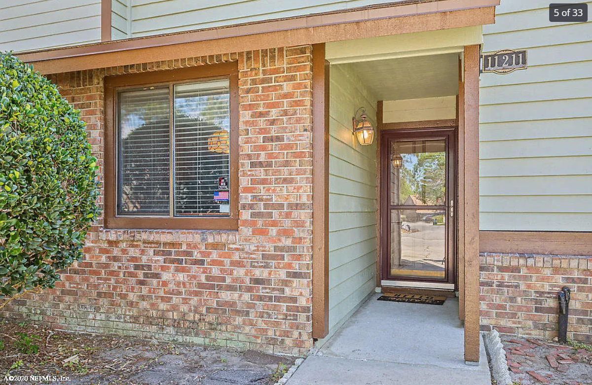 11211 Windtree Dr E - Photo 3 of 29