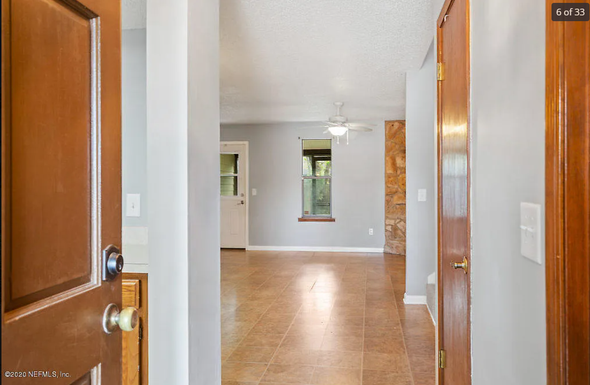 11211 Windtree Dr E - Photo 4 of 29