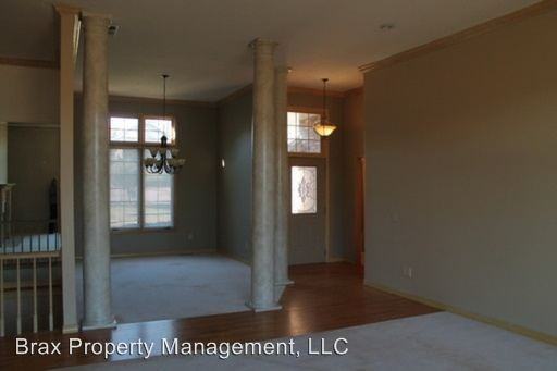 4900 S Bellhurst Ave - Photo 3 of 8