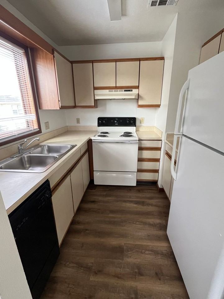 213 Tanglewood Dr #C - Photo 3 of 9