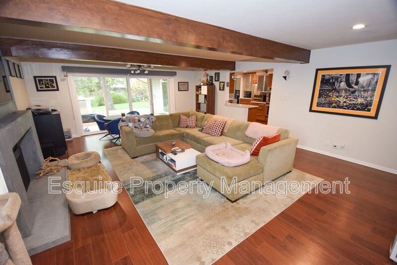 4355 Whittier Ct - Photo 3 of 23