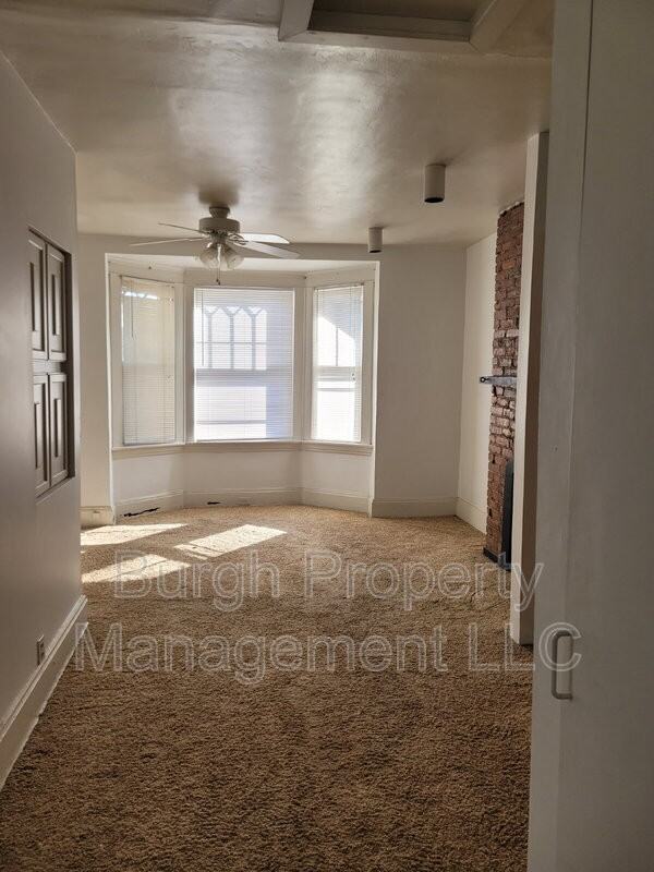 441 Locust St - Photo 4 of 13