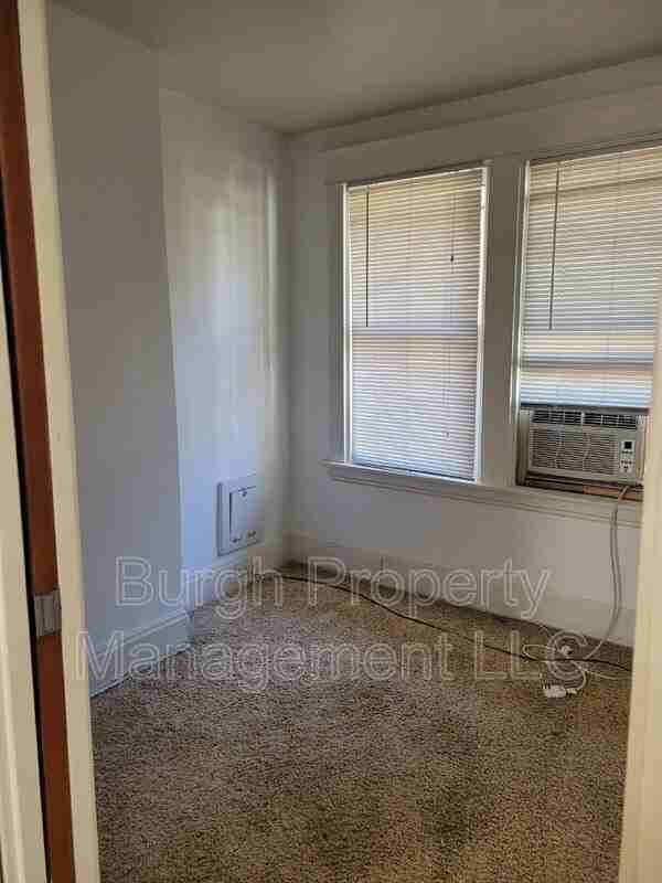 441 Locust St - Photo 5 of 13