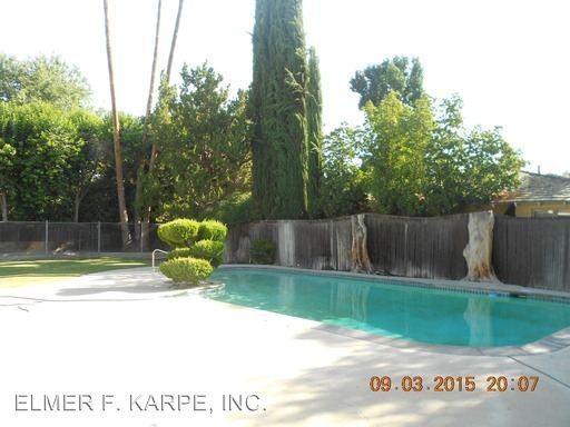 820 Fairway Dr - Photo 3 of 5