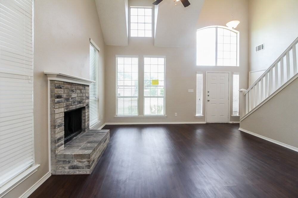 317 Pebblebrook Ln - Photo 3 of 15