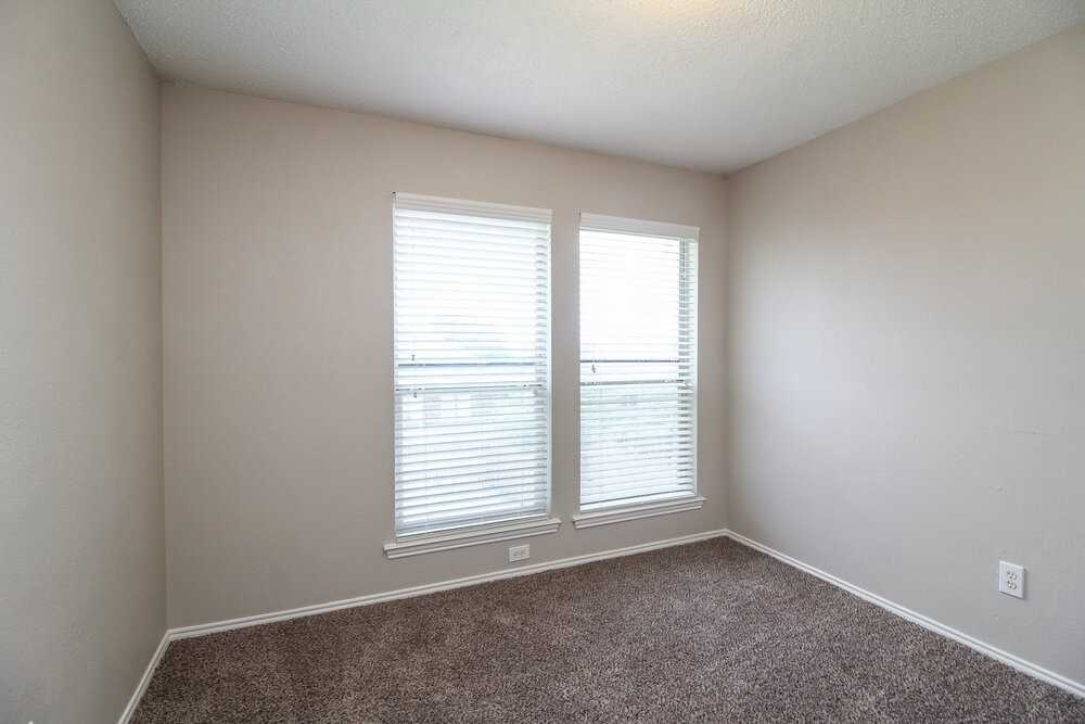 317 Pebblebrook Ln - Photo 7 of 15