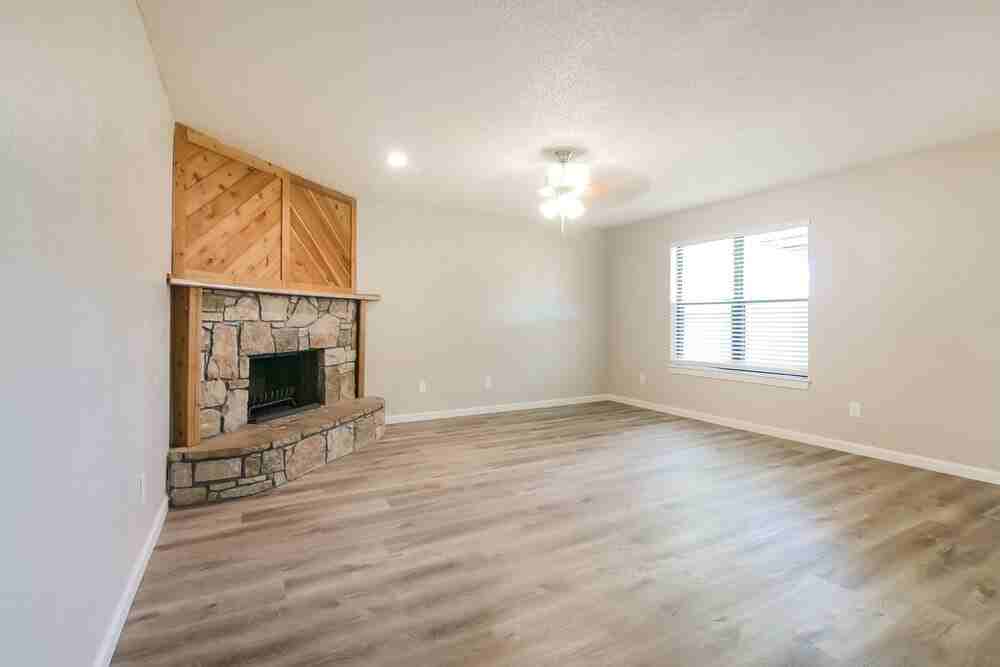 933 Lemontree Dr - Photo 4 of 15