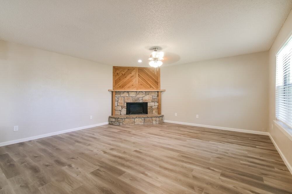 933 Lemontree Dr - Photo 5 of 15