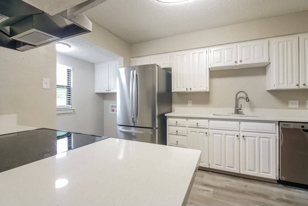 933 Lemontree Dr - Photo 7 of 15