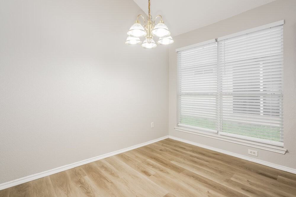 1104 Driftwood Ln - Photo 6 of 16