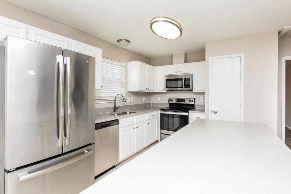 8101 Gardengate Court - Photo 7 of 17