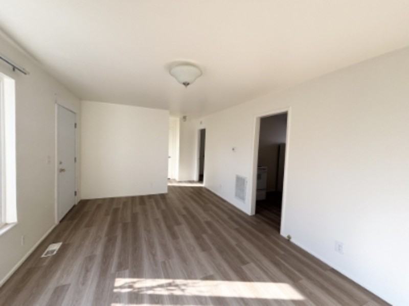 995 Southeast - Photo 4 of 13