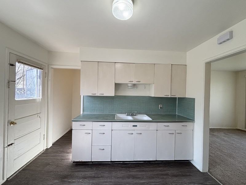 995 Southeast - Photo 7 of 13