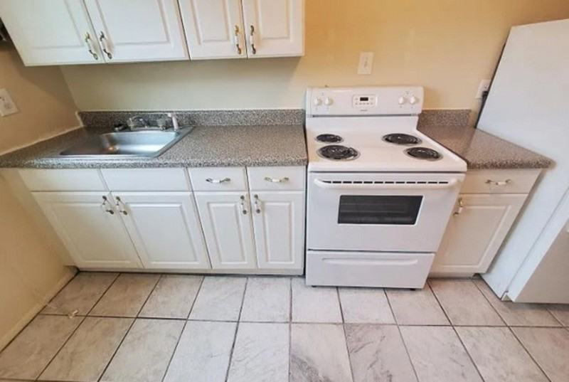 3208 Ellwood Ave - Photo 4 of 6