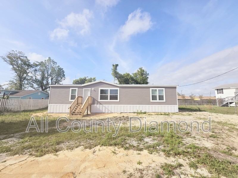 2213 E 16th Plz - Photo 2 of 20