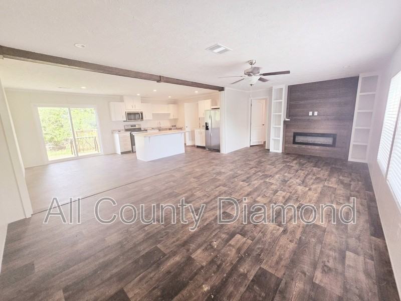2213 E 16th Plz - Photo 5 of 20