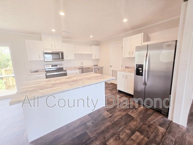 2213 E 16th Plz - Photo 6 of 20