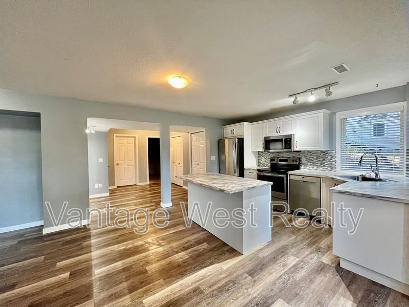 1139 - Photo 3 of 24