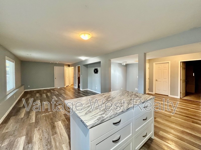 1139 - Photo 7 of 24