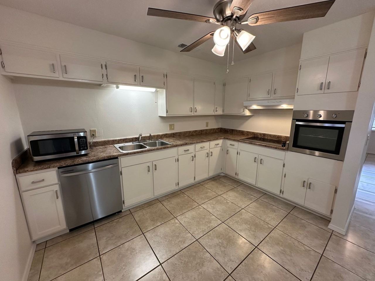 5101 Chisholm Trl - Photo 4 of 18