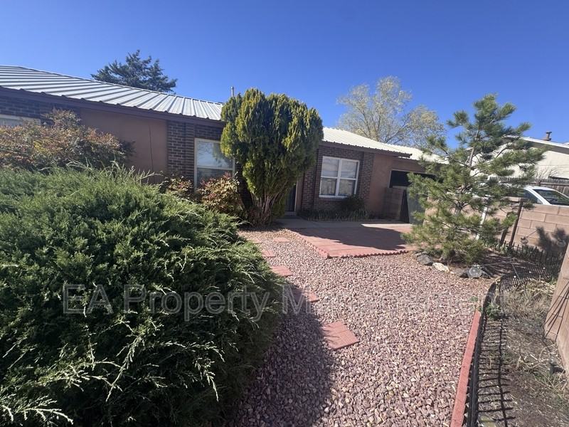 1702 Halo Cir Se - Photo 2 of 28