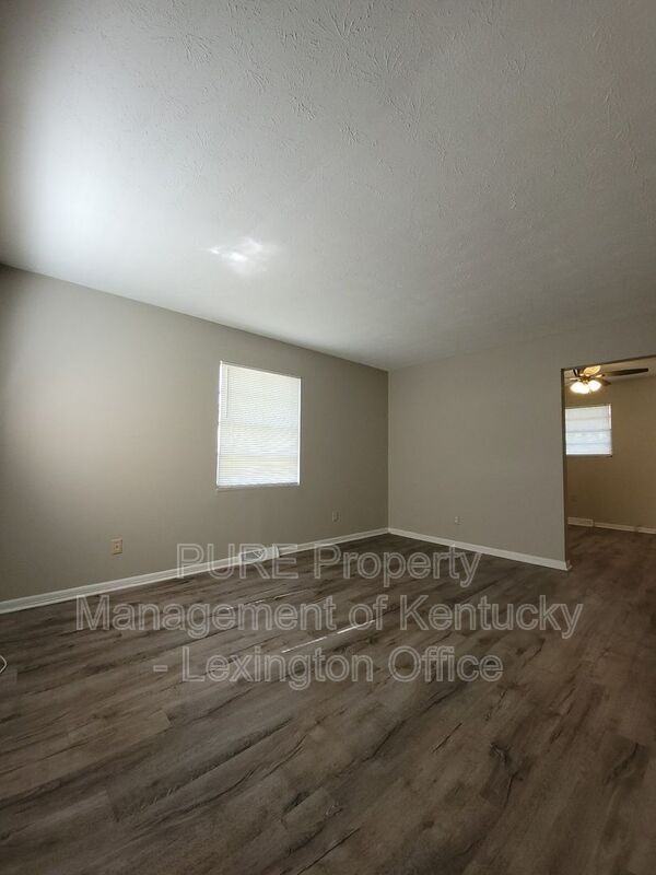 627 Silverleaf Dr - Photo 3 of 15