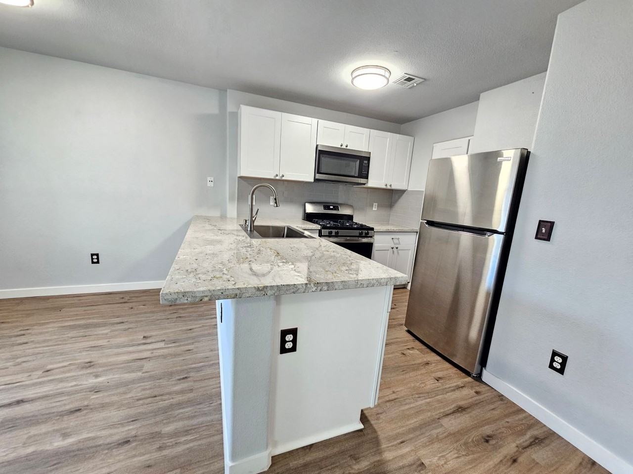 5625 Vista Luna Dr #104 - Photo 3 of 21