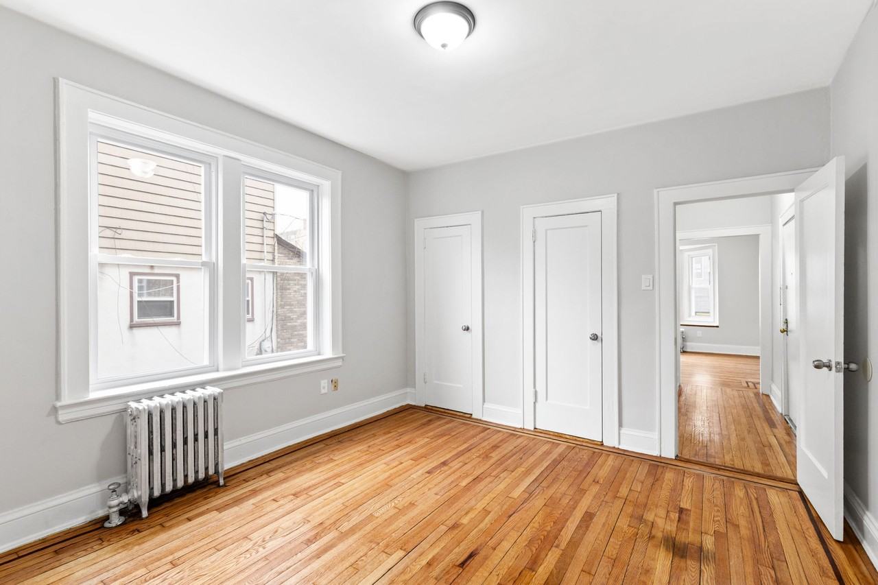 Chestnut Street Apartment - Photo 5 of 16