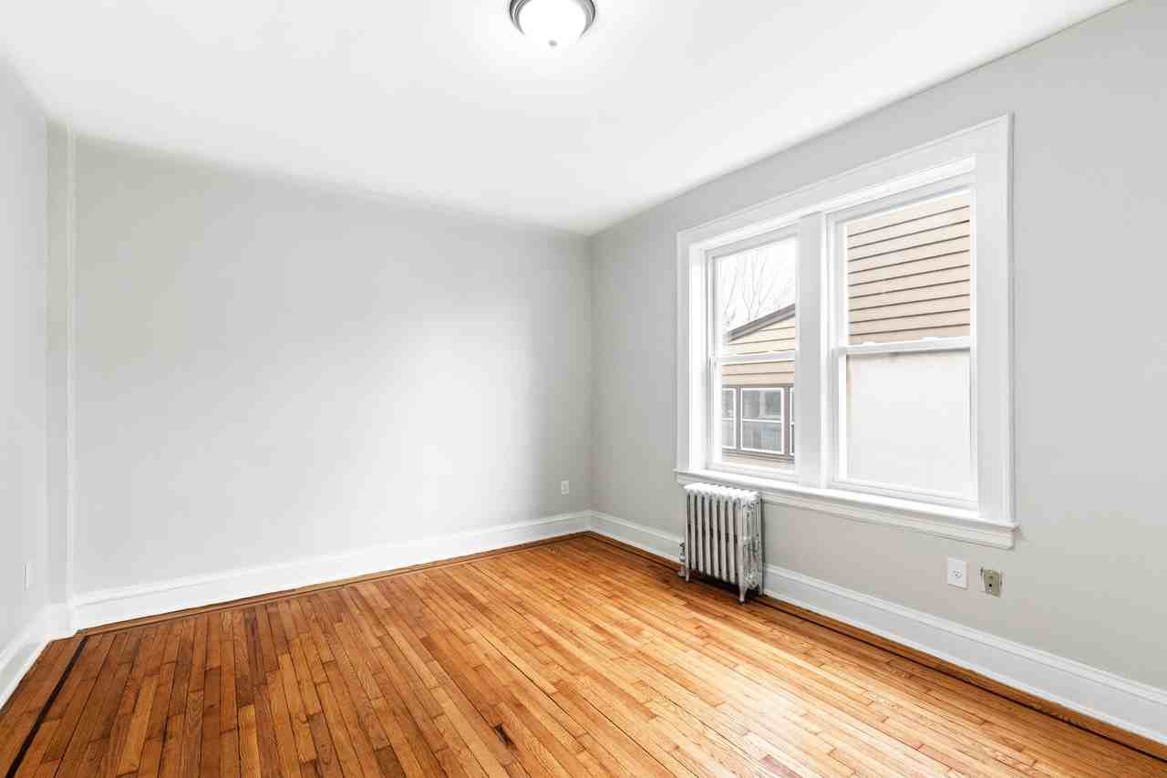 Chestnut Street Apartment - Photo 6 of 16