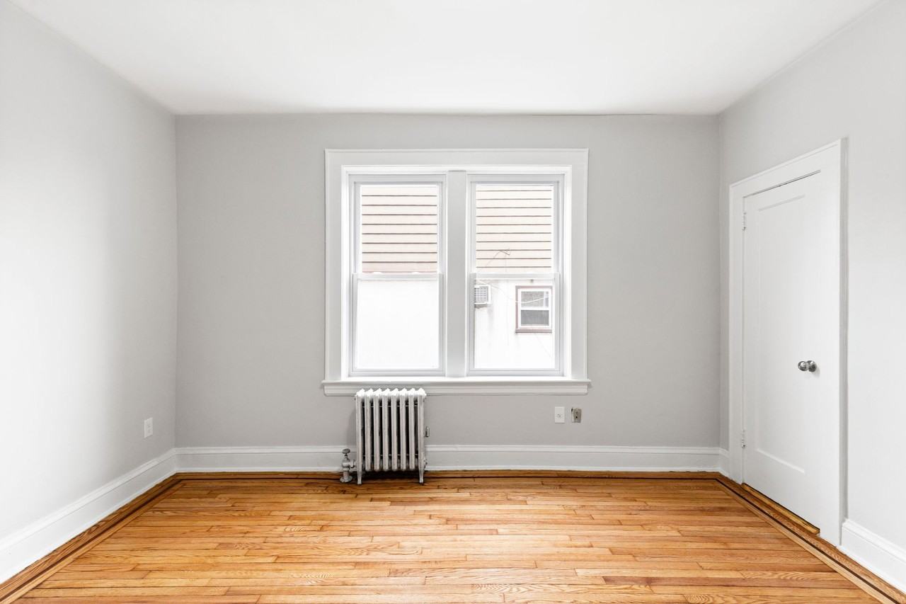 Chestnut Street Apartment - Photo 7 of 16