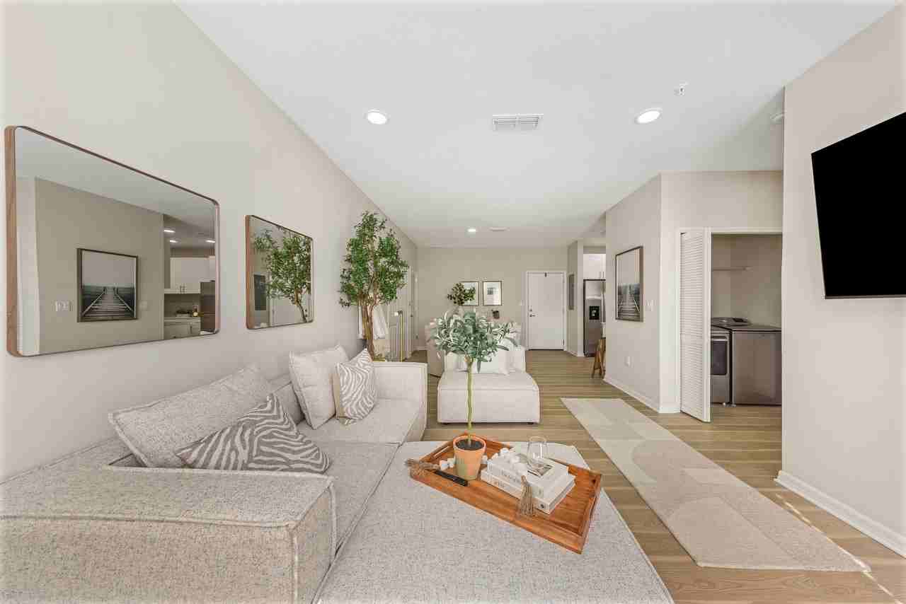 Everest Largo Apartments - Photo 4 of 89