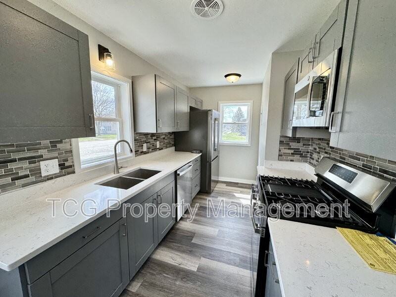 1709 La Salle St - Photo 2 of 9