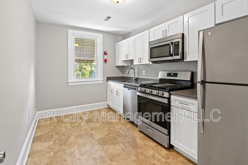 1111 Elm Ridge Ave - Photo 5 of 27