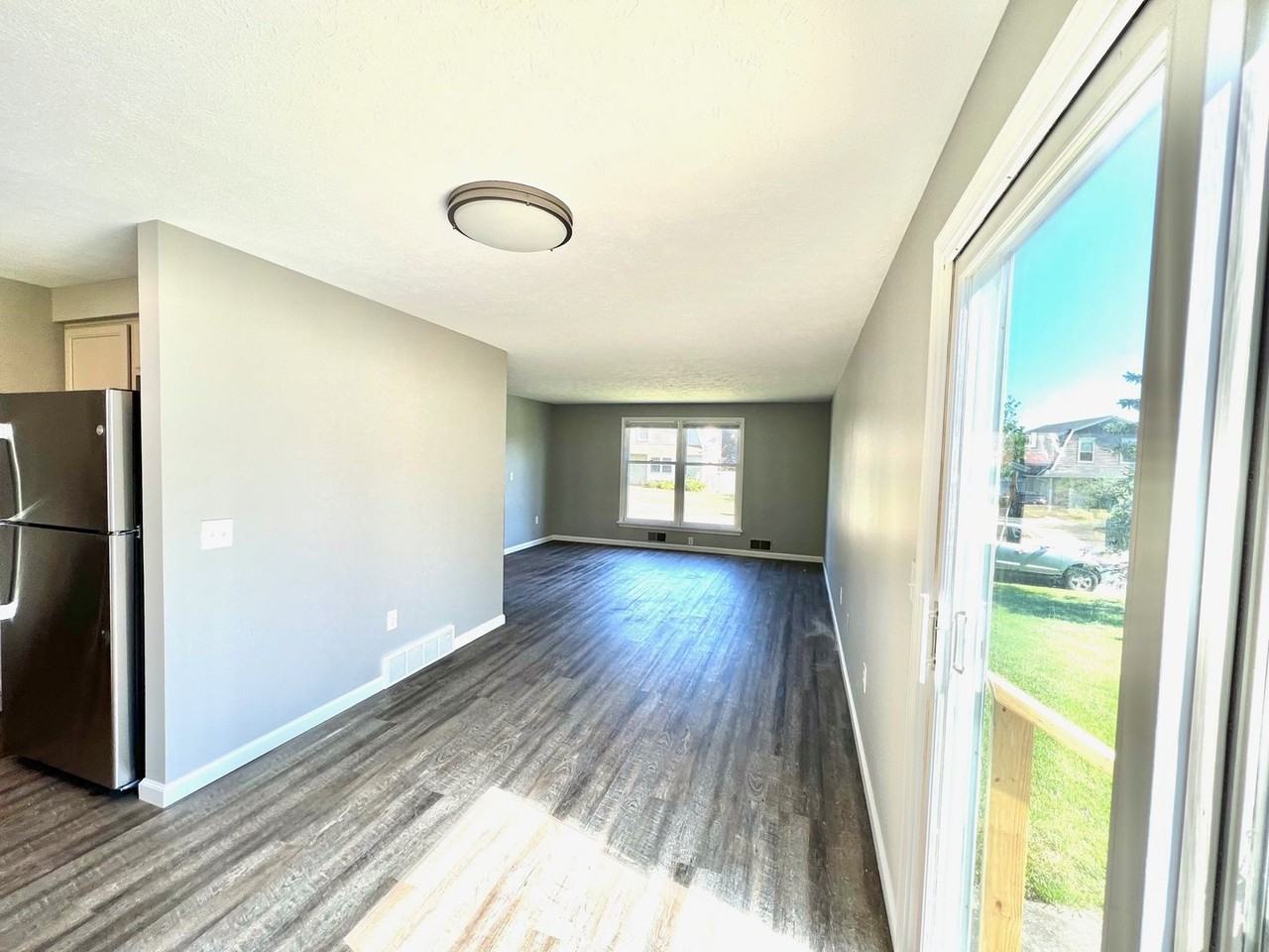 1020 Summitville Drive - Photo 3 of 50