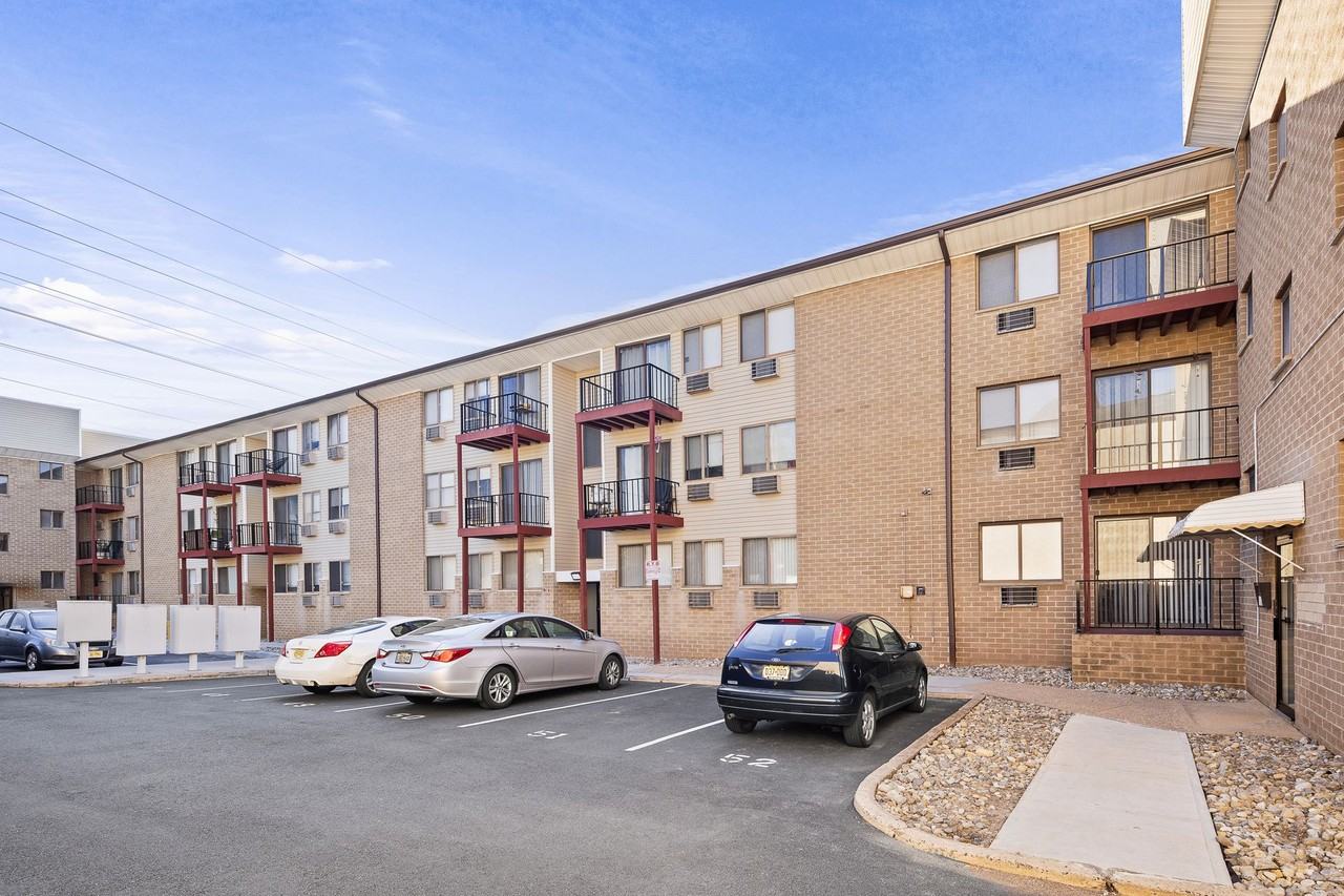 Nutley Crossings - Photo 2 of 15