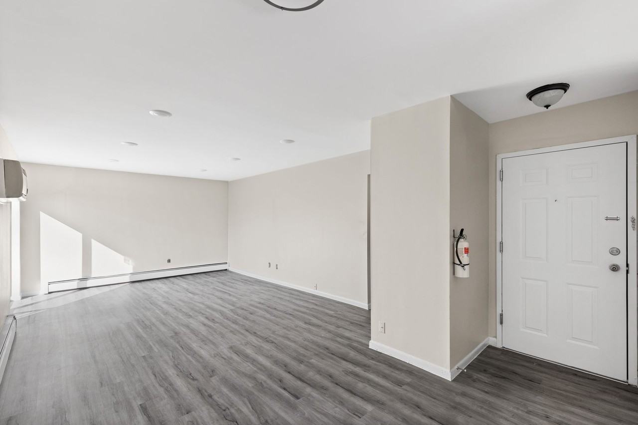 Nutley Crossings - Photo 4 of 15