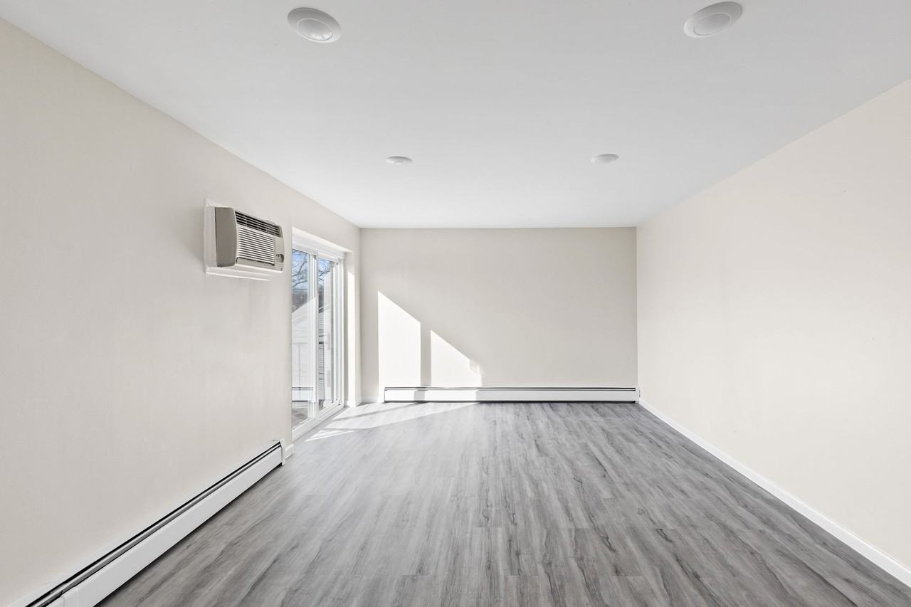 Nutley Crossings - Photo 5 of 15