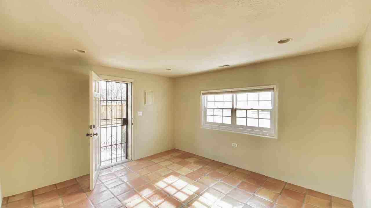 911 Don Juan St - Photo 7 of 32