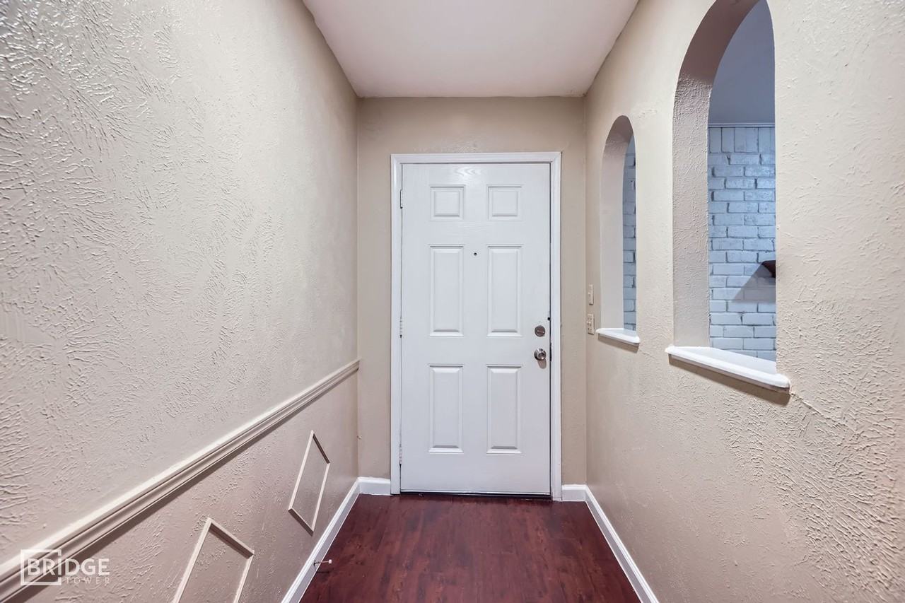 1724 Midcrest Drive - Photo 3 of 26