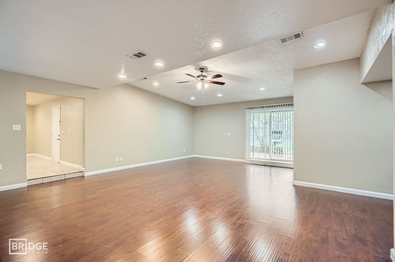 1724 Midcrest Drive - Photo 4 of 26